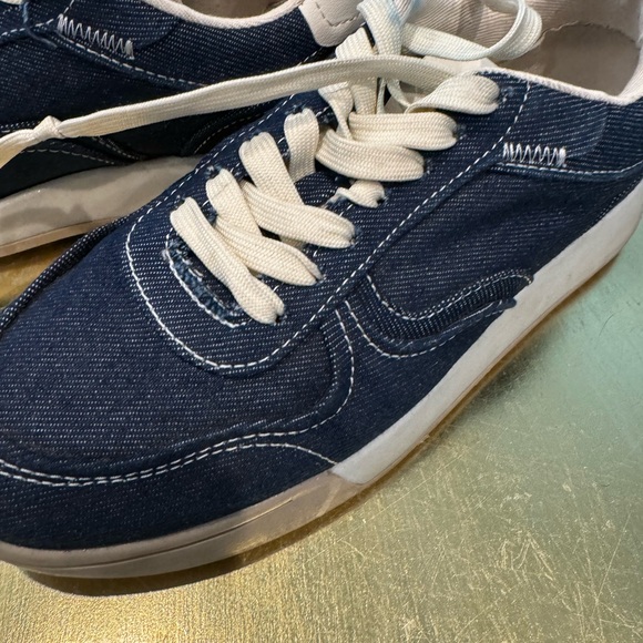 ZARA Dark Denim Sneakers Women Size
Euro 37 (6.5 US) - Picture 7 of 12